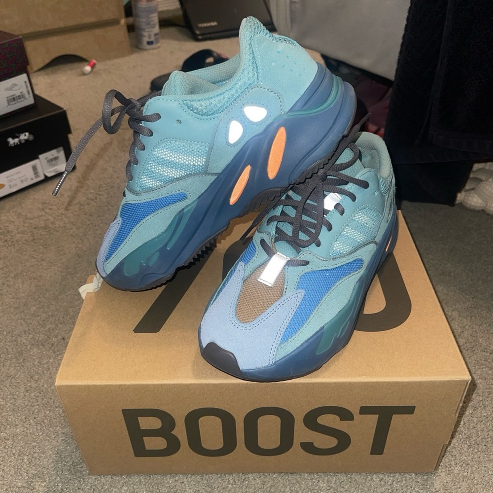 Yeezy Boost 700 Fadazul